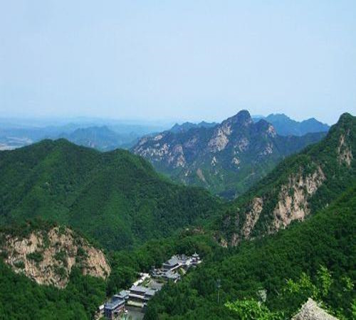 濕熱天氣當(dāng)防中暑，野外徒步防控風(fēng)險(xiǎn)