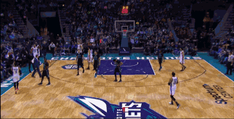 NBA還有王法嗎？威少居然用球怒砸裁判！