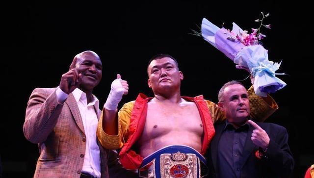 中國(guó)龍王堪比泰森，28秒3次KO泰拳王，14戰(zhàn)14次KO
