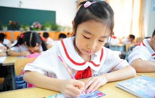 山東今年起小學(xué)一年級班額不超45人 初高中一年級不超50人