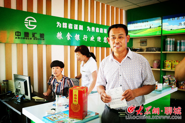 聊城：農(nóng)民麥?zhǔn)詹环赋?，糧食也能存“銀行”