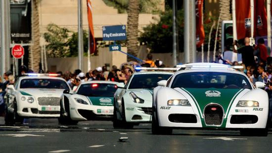 除了豪車(chē)，迪拜警方又要配備無(wú)人駕駛警車(chē)