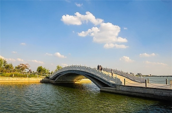 聊城東昌湖景區(qū)未來會更美 景觀提升工程完工后可環(huán)湖騎行，還可欣賞大型音樂噴泉