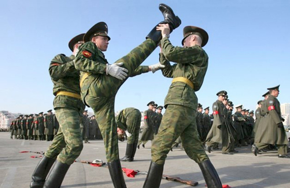 俄羅斯一士兵訓練時向戰(zhàn)友開槍致3死2傷，行兇后逃逸