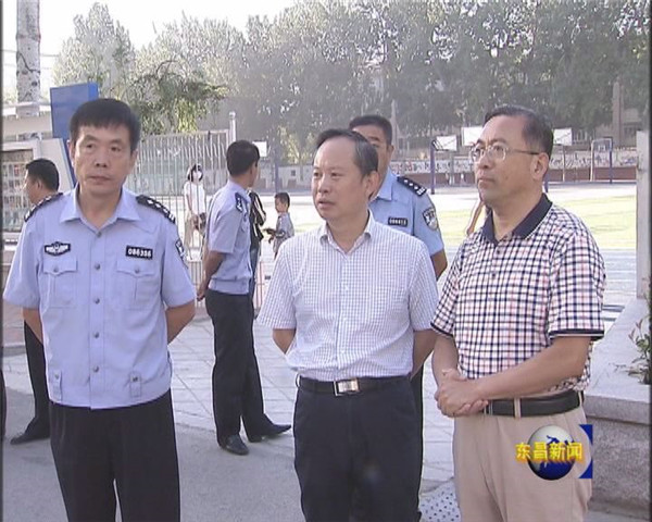 劉培國(guó)就柳園南路交通問題進(jìn)行現(xiàn)場(chǎng)辦公