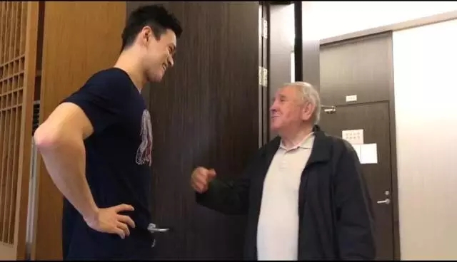 跨國爺孫再度合體！國際泳聯(lián)主席贊孫楊：你是最棒的