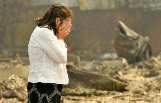 當?shù)毓賳T確認，截至10日，火災已導致15人死亡，百余人失蹤。