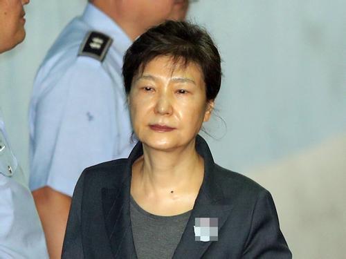 那個把樸槿惠開除出黨的人，攤上事兒了