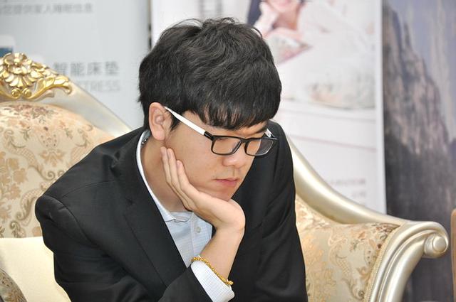 柯潔新奧杯世界圍棋公開賽險(xiǎn)勝彭立堯，斬獲個(gè)人第五個(gè)世界冠軍