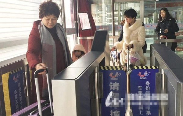 聊城：2018年春運(yùn)坐火車可“刷臉進(jìn)站”