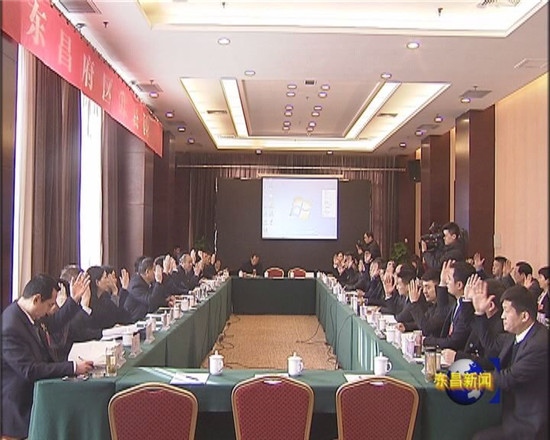出席市十七屆人大二次會議東昌府區(qū)代表團成立推選榮紅智為團長