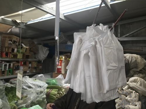 十年“限塑令”效果遭疑 治理白色污染前路如何？