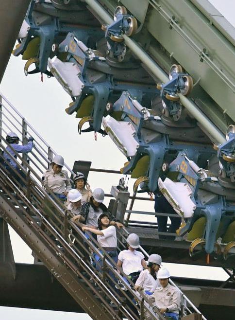 日本大阪一過山車突發(fā)故障 64名游客懸空2小時(shí)