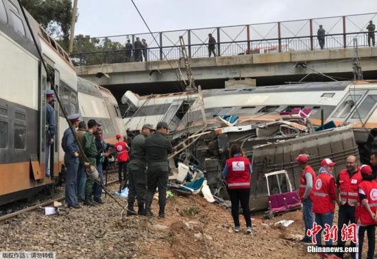 摩洛哥火車(chē)脫軌事故已致90多人死傷 事故原因正調(diào)查