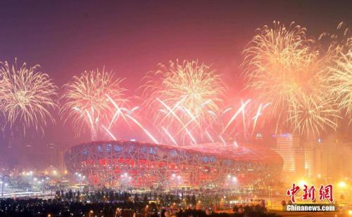2008年8月8日晚，北京奧運(yùn)會(huì)開幕式在國家體育場(chǎng)(“鳥巢”)隆重開幕。<a target='_blank' >中新社</a>記者 毛建軍 攝 
