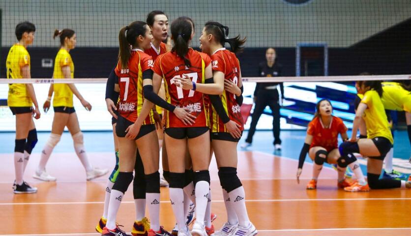 女排第一支出線球隊(duì)誕生！爭(zhēng)冠熱門3-0橫掃山東提前晉級(jí)四強(qiáng)