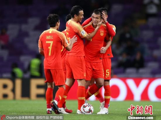 下半時(shí)國足面貌煥然一新，打得泰國疲于應(yīng)付。 圖片來源：Osports全體育圖片社