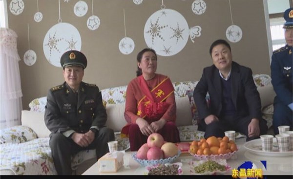 喜報送家鄉(xiāng) 親情傳軍營