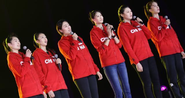 女排六大女神同框，38歲王牌仍貌美如少女，王一梅丁霞同臺亮相了