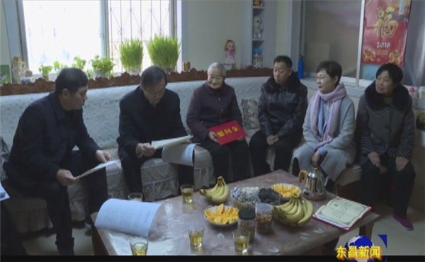 田中俊來我區(qū)走訪慰問歸僑和外派教師家屬