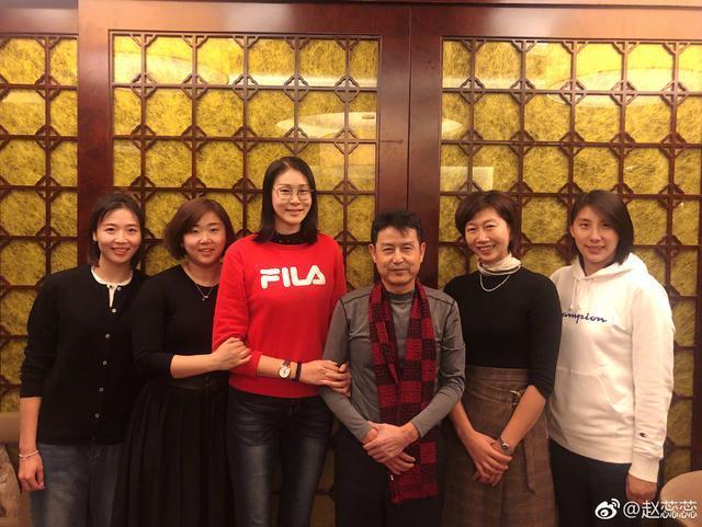 淚目！中國(guó)女排黃金一代聚首 陳忠和與5女神同框