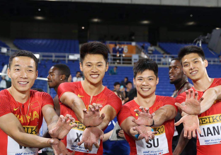 中國田徑創(chuàng)2項亞洲紀錄！女隊員激動落淚，百米接力差0.01秒登臺