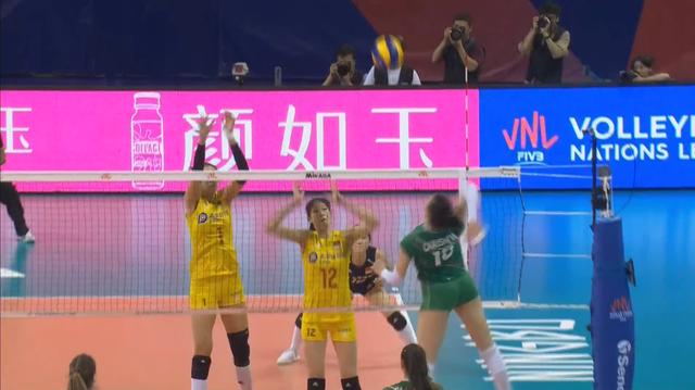 中國女排3-0保加利亞女排獲兩連勝，朱婷首發(fā)胡銘媛快球驚艷全場