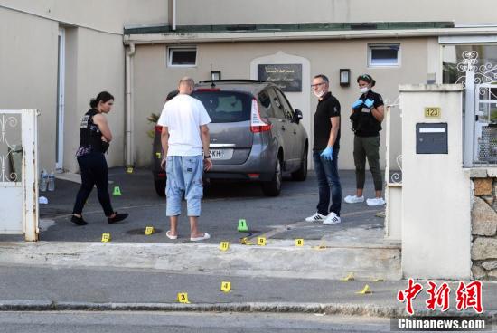 法國(guó)一清真寺外發(fā)生槍擊案致2人受傷 槍手已自殺