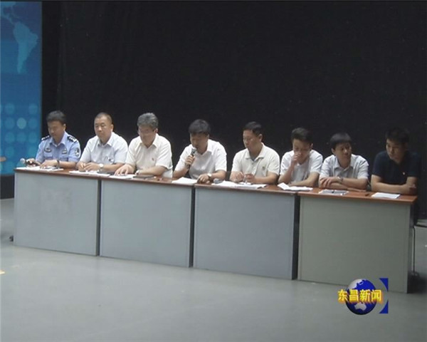 劉光濤參加“政風行風熱線回音壁”節(jié)目直播