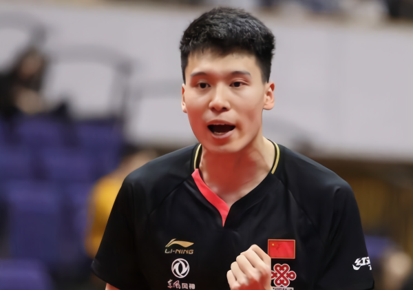 7勝1負(fù)！國(guó)乒黑馬上演大逆轉(zhuǎn)！薛飛4:3苦戰(zhàn)7局艱難晉級(jí)！日本連敗