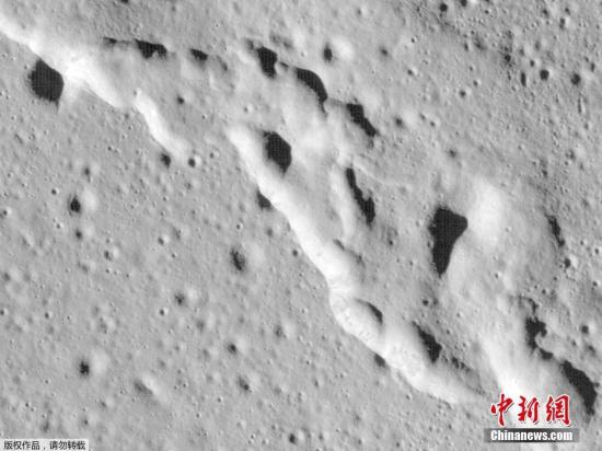 報(bào)告指出，研究者通過對(duì)1969年至1977年阿波羅飛船的4個(gè)著陸點(diǎn)(包括阿波羅12號(hào)、14號(hào)、15號(hào)和16號(hào)的著陸點(diǎn))的地震數(shù)據(jù)進(jìn)行比對(duì)，并分析了美國宇航局月球勘測(cè)軌道器(LRO)收集的月球表面數(shù)據(jù)。研究顯示，月震發(fā)生地臨近月球斷層崖。這是月球處于地殼構(gòu)造活躍期的重要證據(jù)。