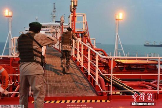 防扣押油輪重演 英令海軍護送船只通過霍爾木茲海峽