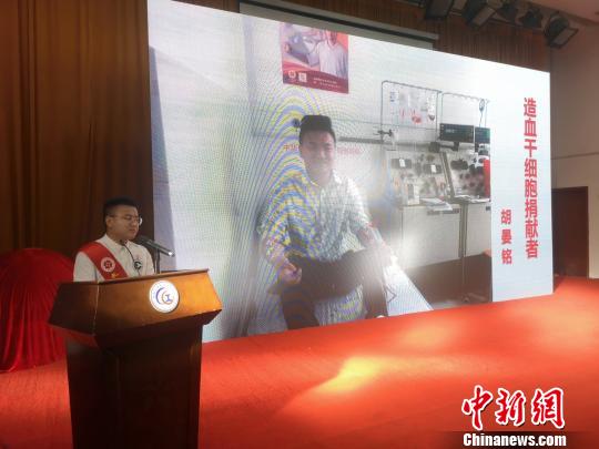 胡晏銘講述奉獻(xiàn)事跡。 唐小晴 攝