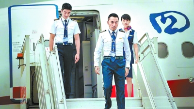 《中國機(jī)長》首映 出品人：不做山寨版《薩利機(jī)長》