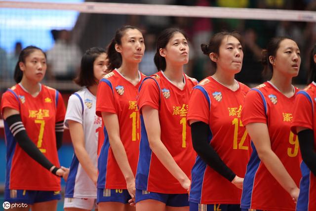 女排丟冠引熱議？女排3人表現(xiàn)不佳6大失誤？女排要靠郎導(dǎo)支撐多久