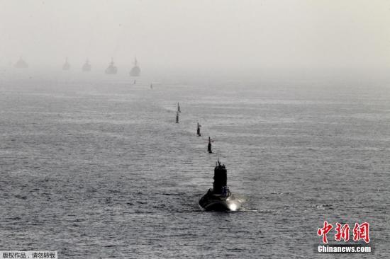 美軍艦在阿曼灣攔截小船 稱沒收先進導(dǎo)彈零件
