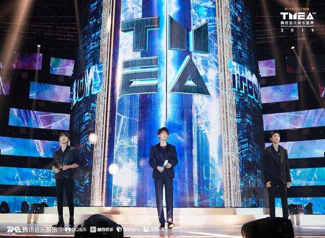 西城男孩唱老歌上演回憶殺 TFBOYS獲年度最佳團(tuán)體