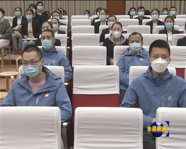 我區(qū)舉行援鄂青年典型事跡報(bào)告會(huì)