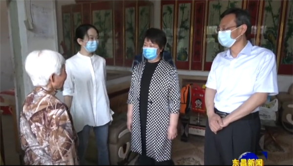劉升勤來(lái)我區(qū)走訪慰問(wèn)建檔立卡殘疾適齡學(xué)習(xí)兒童