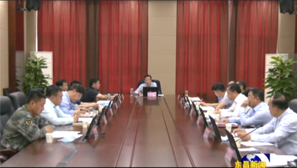 榮紅智主持召開區(qū)委常委會(huì)會(huì)議