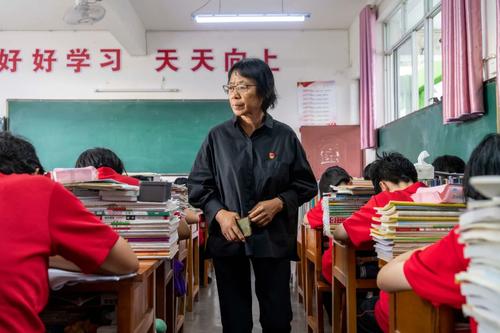 “燃燈校長(zhǎng)”張桂梅又送走一屆大山女孩