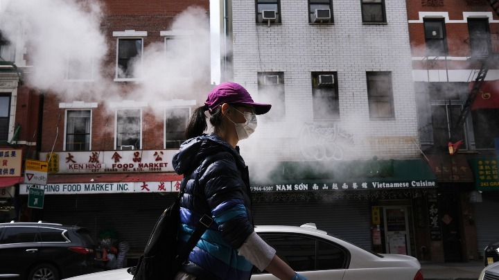 新冠疫情之中，亞裔美國人面臨失業(yè)率飆升和種族歧視雙重挑戰(zhàn)
