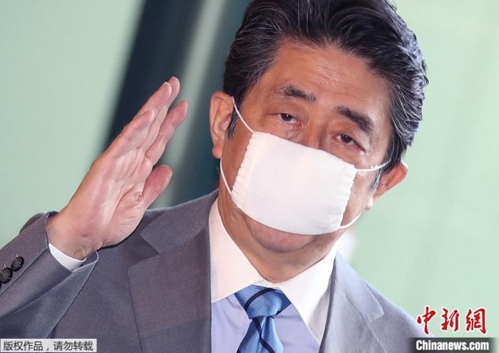 防護(hù)效果不好？安倍出席活動(dòng)時(shí)不再戴“安倍口罩”