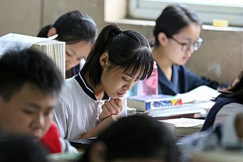 “倒數(shù)第一”的試卷爆紅，老師感覺(jué)自愧不如，家長(zhǎng)看了臉色變！