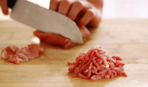 徒手處理生肉？手有傷口或倒刺要小心