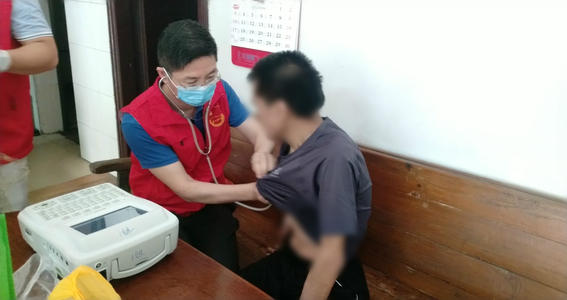 手指一點(diǎn)，醫(yī)務(wù)社工到床邊