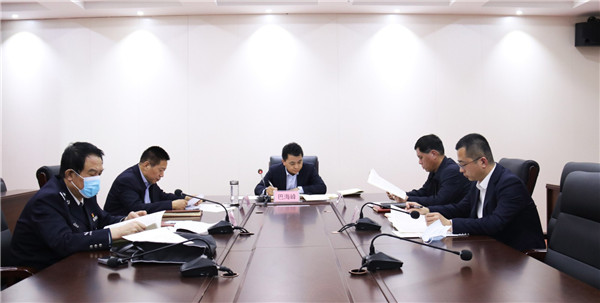 巴海峰主持召開區(qū)政府第16次黨組會議
