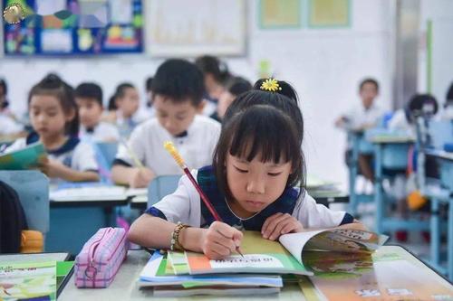 教育部：小學(xué)書面作業(yè)時(shí)間平均不超1小時(shí)，初中不超90分鐘
