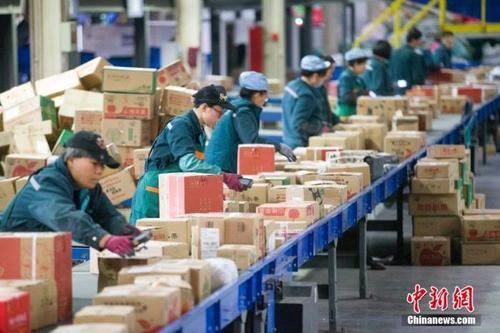 國家郵政局：清明節(jié)期間全國郵政快遞業(yè)投遞快遞包裹7.65億件，同比增長48.3%