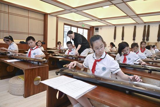 資源配置不達(dá)標(biāo) 師資隊伍缺額較大 美育教育短板如何補齊